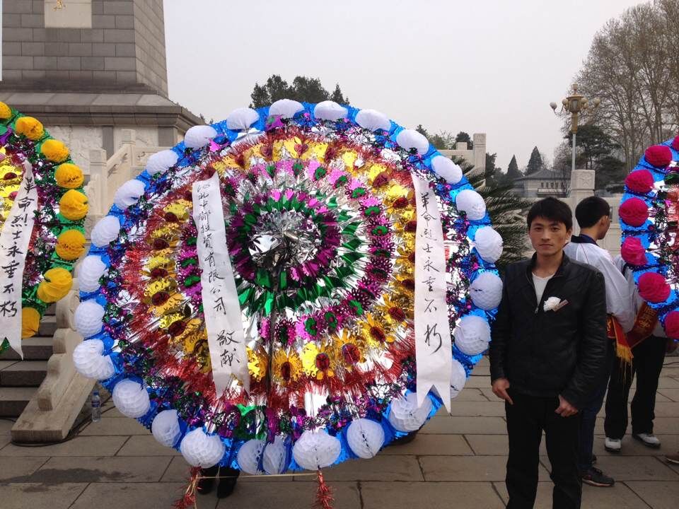 公司干部職工，到華北軍區烈士陵園掃墓，深切緬懷革命先烈