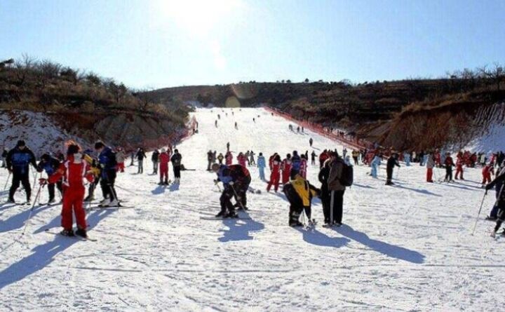 河北中都投資有限公司歡迎各界朋友，到薊洲國際滑雪場度假、旅游。